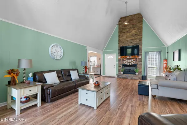 1129 Melton Hill Circle, Clinton, TN 37716