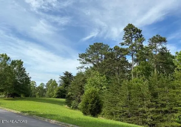 17 Waterstone Drive, Dandridge, TN 37725
