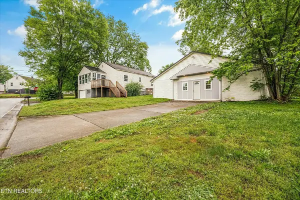 835 E Lincoln Rd, Alcoa, TN 37701