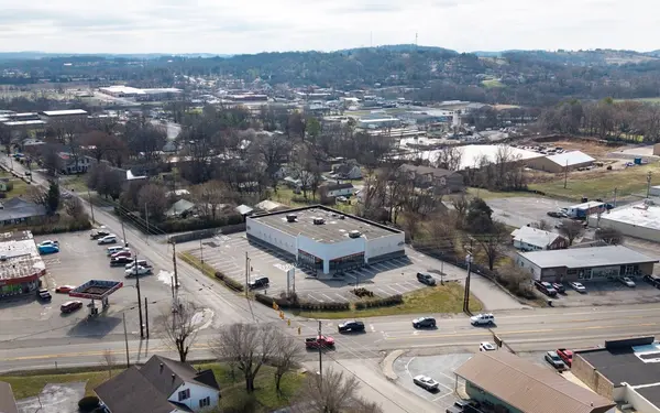 210 E McMurry Blvd, Hartsville, TN 37074