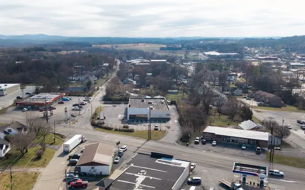 210 E McMurry Blvd, Hartsville, TN 37074