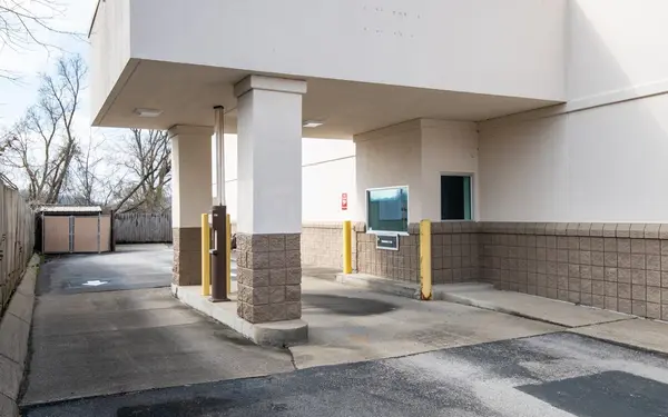 210 E McMurry Blvd, Hartsville, TN 37074