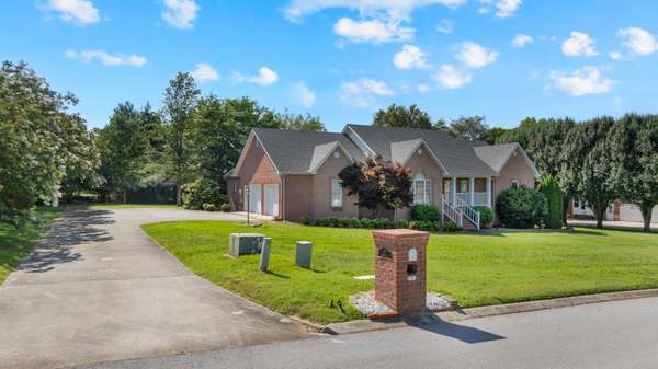 451 Bell Dr #W, Winchester, TN 37398