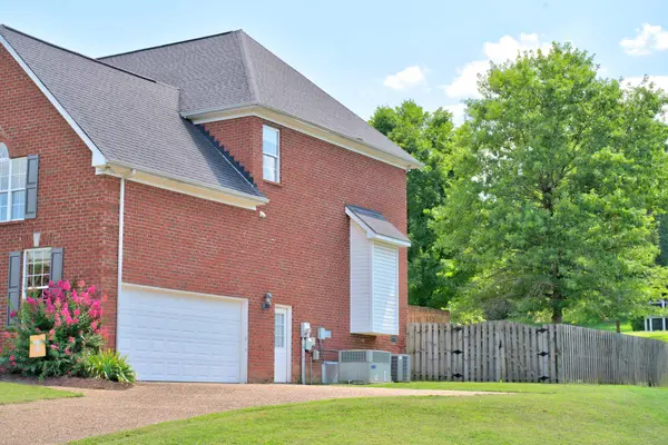 105 Cresthaven Ct, Hendersonville, TN 37075