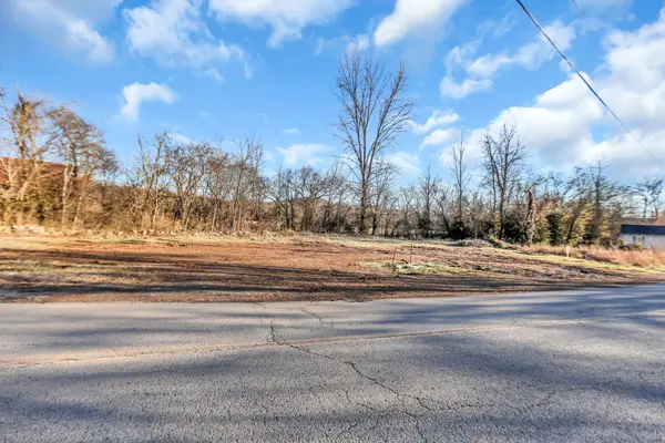 628 Old Highway 31 E 3, Bethpage, TN 37022