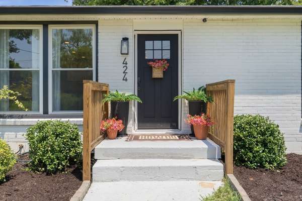 424 Kingview Ct, Nashville, TN 37218