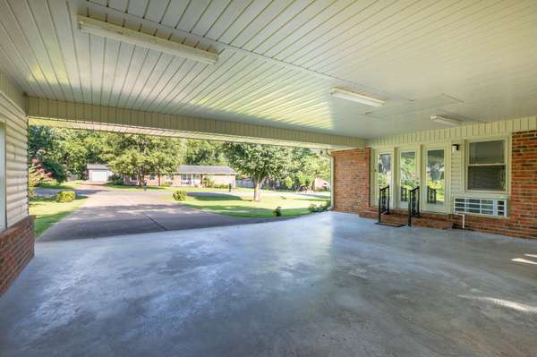 618 Fairlane Dr, Lewisburg, TN 37091