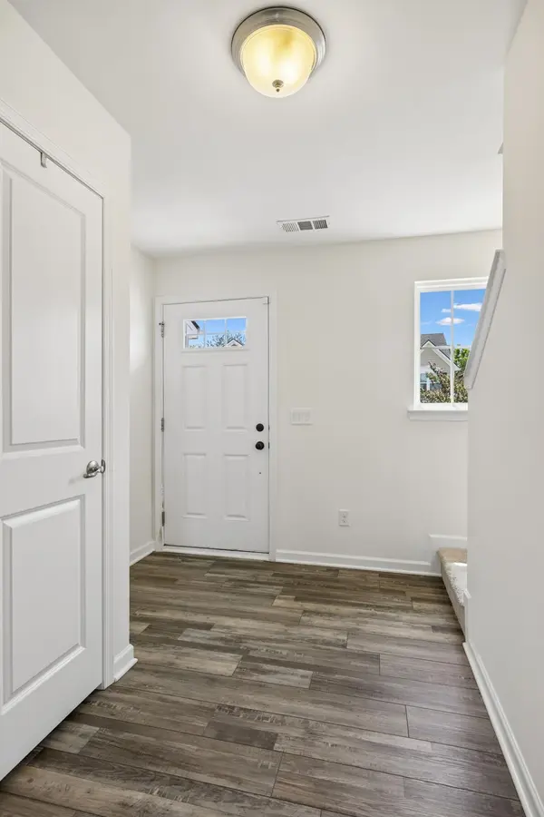 2813 Winterberry Dr, Columbia, TN 38401