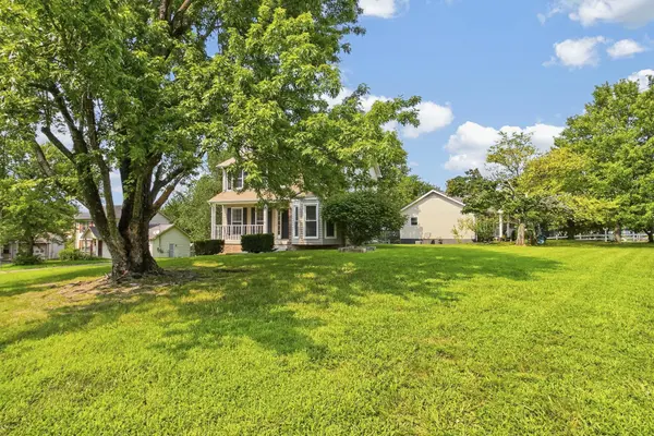 101 Iris Ct, Clarksville, TN 37042
