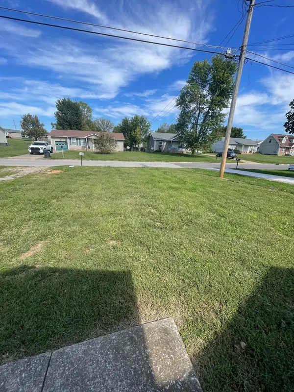 124 Grant Ave, Oak Grove, KY 42262