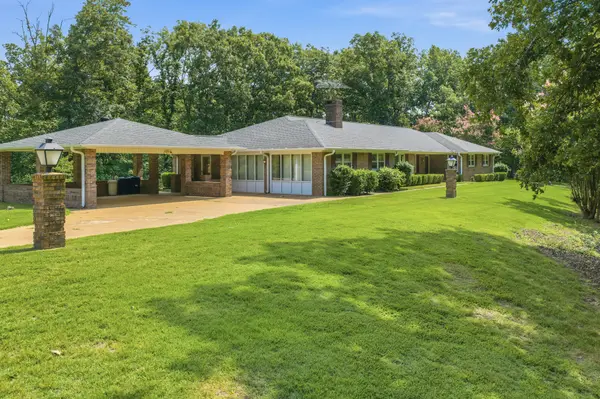 32 Fairway Pl, Selmer, TN 38375