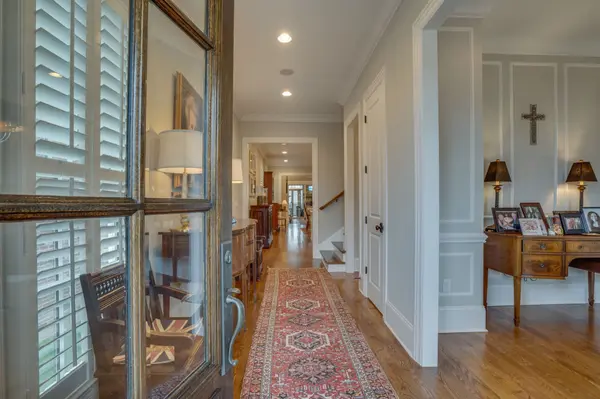 2424A Abbott Martin Rd, Nashville, TN 37215