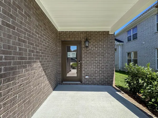 228 Hudson Dr, Gallatin, TN 37066