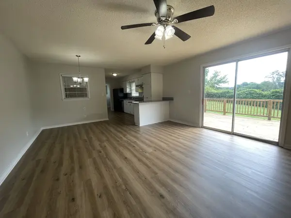 421 E Lakeside Dr #E, Florence, AL 35630