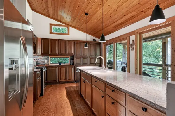 361 Bear Knob Ln, Crawford, TN 38554