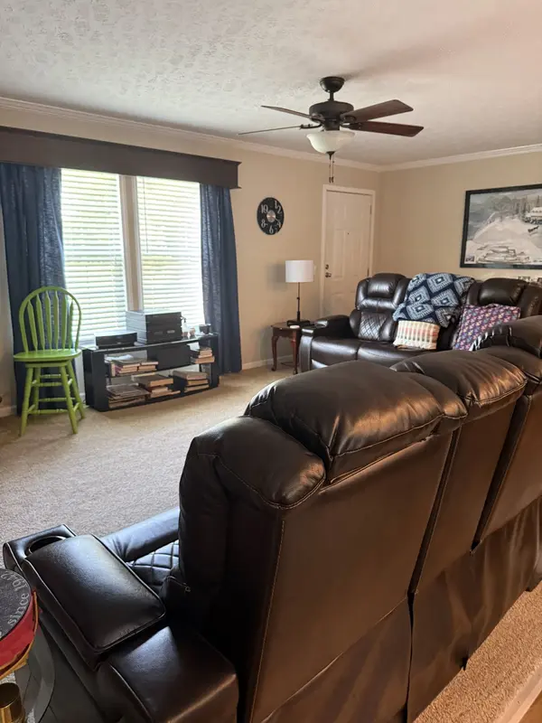 565 Mt Zion Rd, Mc Ewen, TN 37101