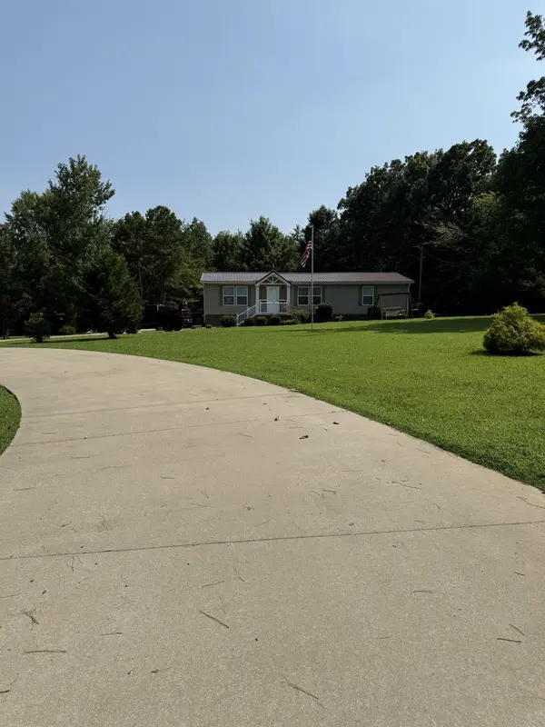 565 Mt Zion Rd, Mc Ewen, TN 37101