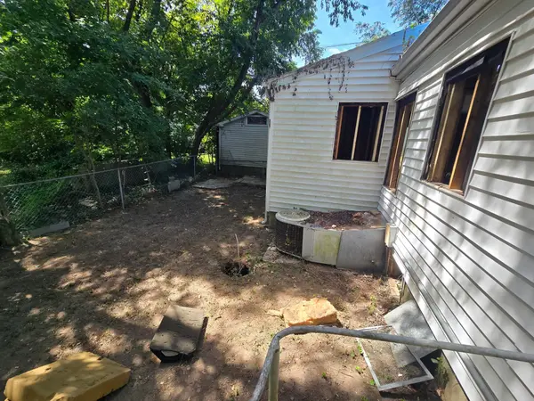 309 Crestview Dr, Hopkinsville, KY 42240