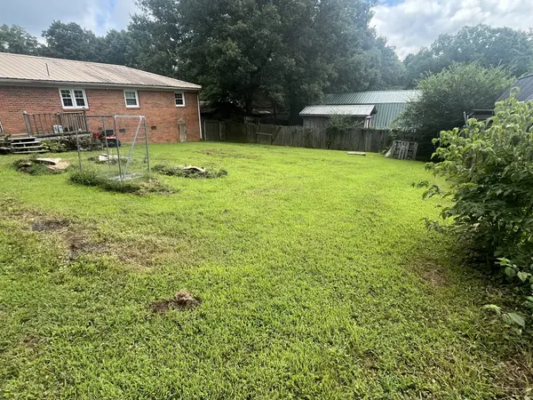 122 E James St, Collinwood, TN 38450