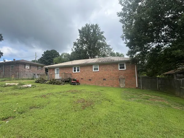 122 E James St, Collinwood, TN 38450