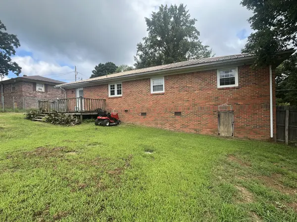 122 E James St, Collinwood, TN 38450