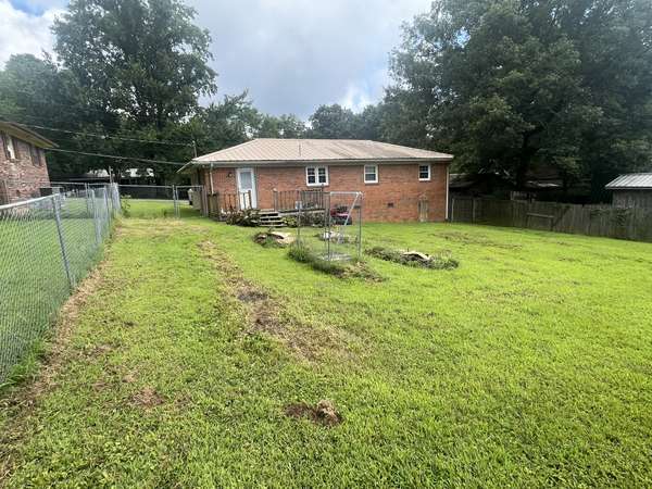 122 E James St, Collinwood, TN 38450