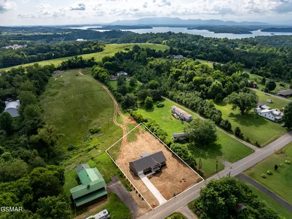 2816 Holiday Hills Road, Kodak, TN 37764
