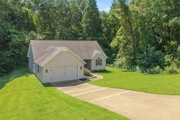 44 Stonehedge Dr, Lexington, TN 38351