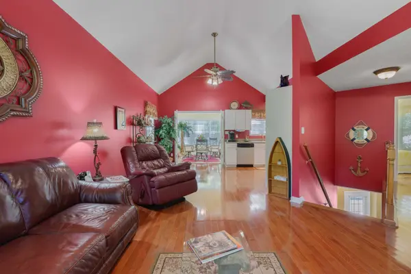 90 Happy Run Rd, Scottsville, KY 42164