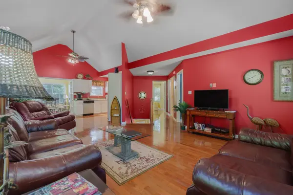 90 Happy Run Rd, Scottsville, KY 42164