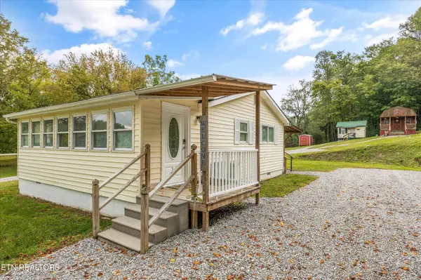 5704 Scott Hwy, Robbins, TN 37852