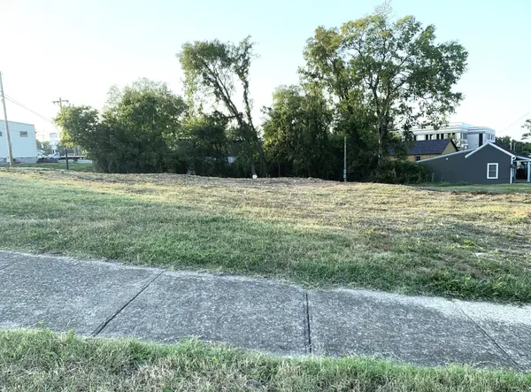 1124 Woodland St, Columbia, TN 38401