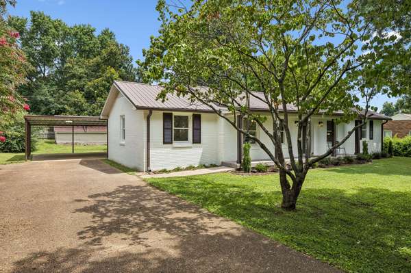 414 Hilltop Dr, Columbia, TN 38401