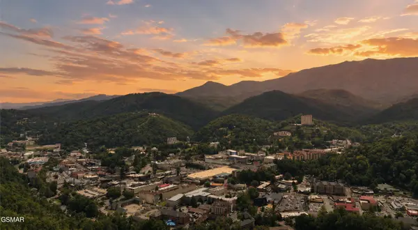 855 Campbell Lead Road #301, Gatlinburg, TN 37738