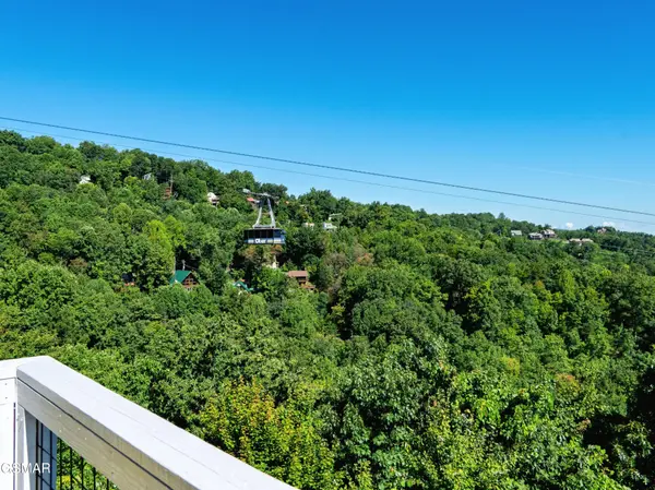 1839 Zurich Court, Gatlinburg, TN 37738