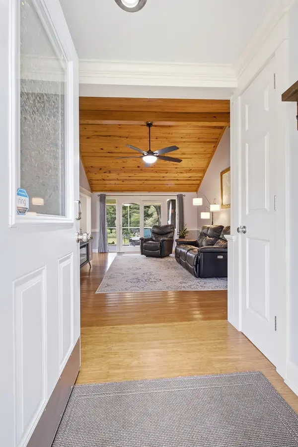 904 Harpeth Bend Dr, Nashville, TN 37221