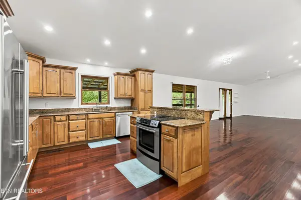 735 Pollard Rd, Kodak, TN 37764