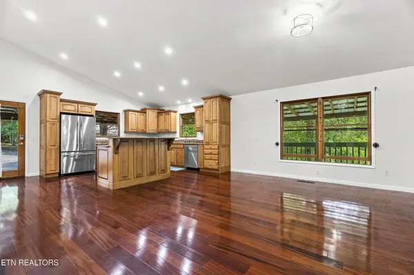 735 Pollard Rd, Kodak, TN 37764