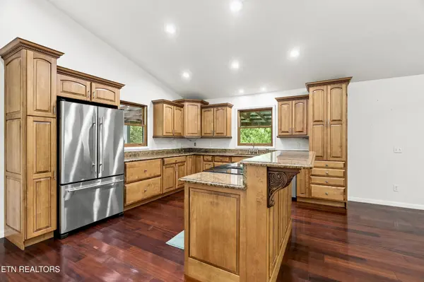 735 Pollard Rd, Kodak, TN 37764