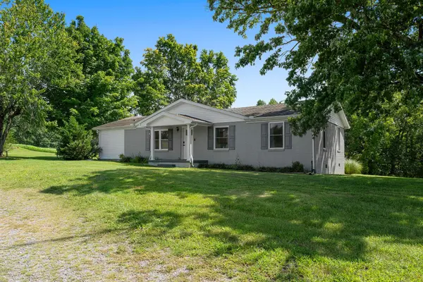 411 Purtle Rd, Lafayette, TN 37083