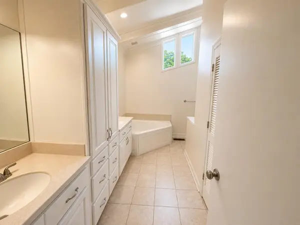 5680 N ANGELA RD, Memphis, TN 38120