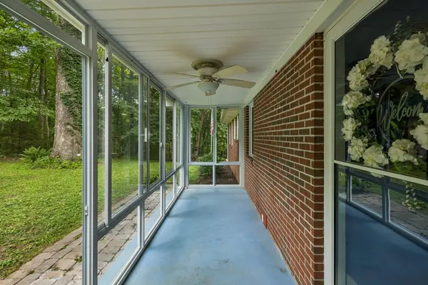 302 W Point Dr, Lafayette, TN 37083