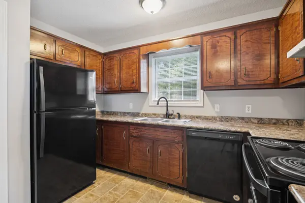 560 Grays Chapel Rd, Cunningham, TN 37052