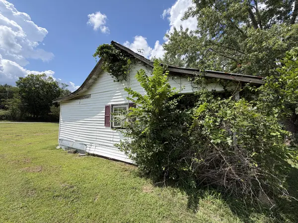 1225 Pleasant Grove Rd, Westmoreland, TN 37186