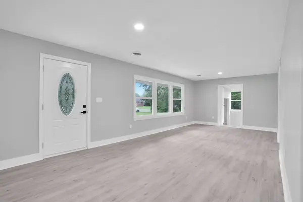 6 E Bel Air Blvd, Clarksville, TN 37042