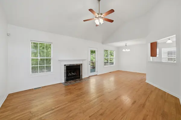 1672 Parkside Dr, Clarksville, TN 37042