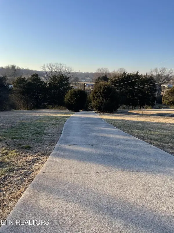 135 Lee's Chapel Rd, Sweetwater, TN 37874