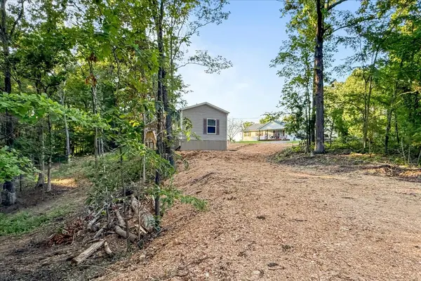 610 Alpine Rd, Camden, TN 38320