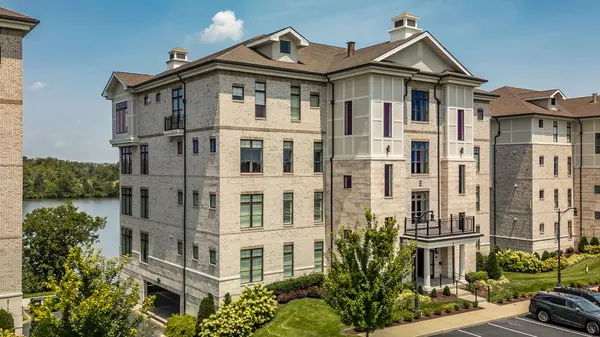 1024 Club View Dr #E203, Gallatin, TN 37066