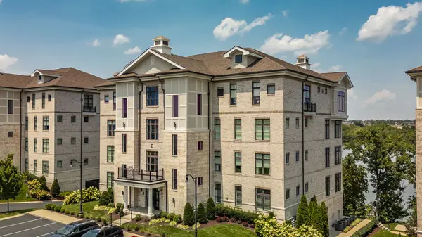 1024 Club View Dr #E203, Gallatin, TN 37066